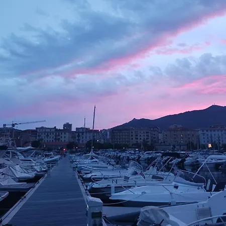 Pomme D'amour Båthotell Ajaccio (Corsica)