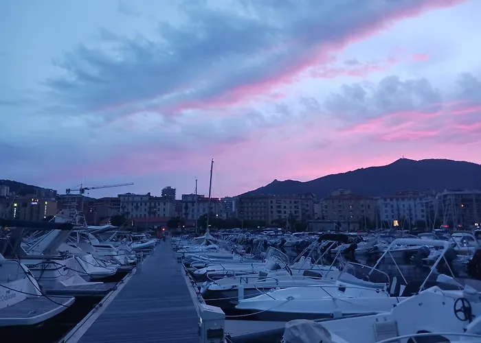 Pomme D'amour Bådhotel Ajaccio (Corsica)